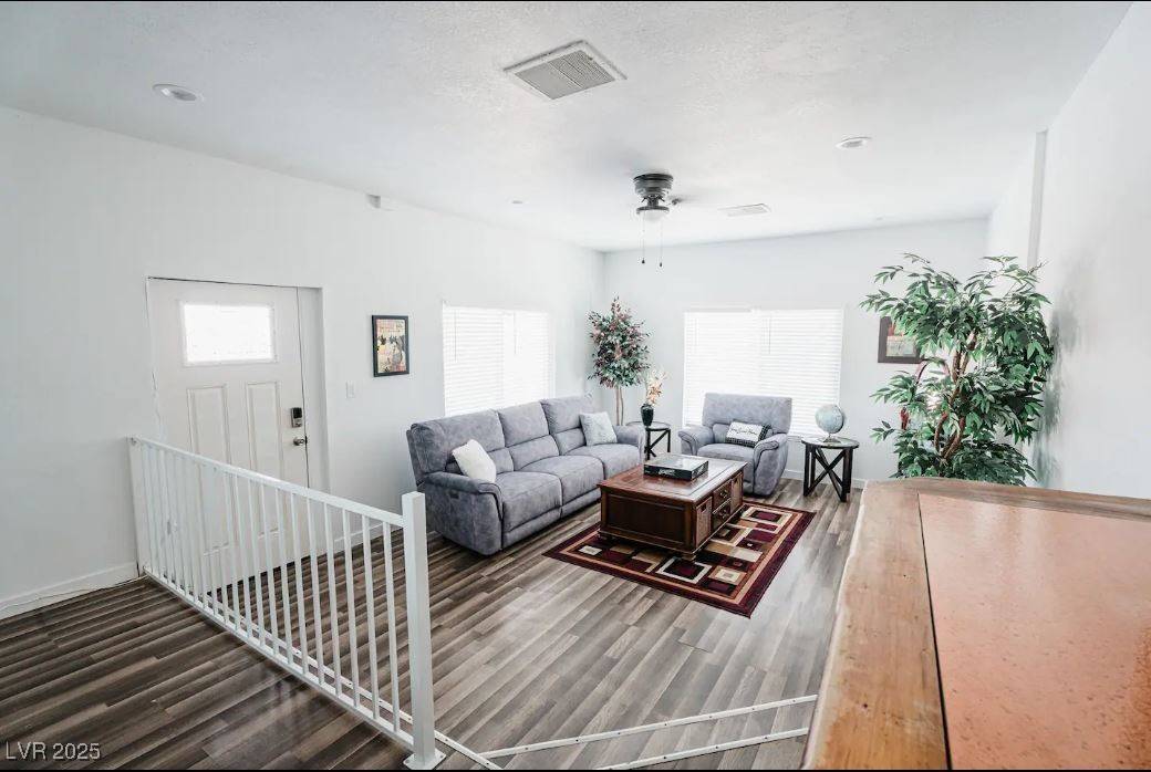 Las Vegas, NV 89101,330 N 9th ST
