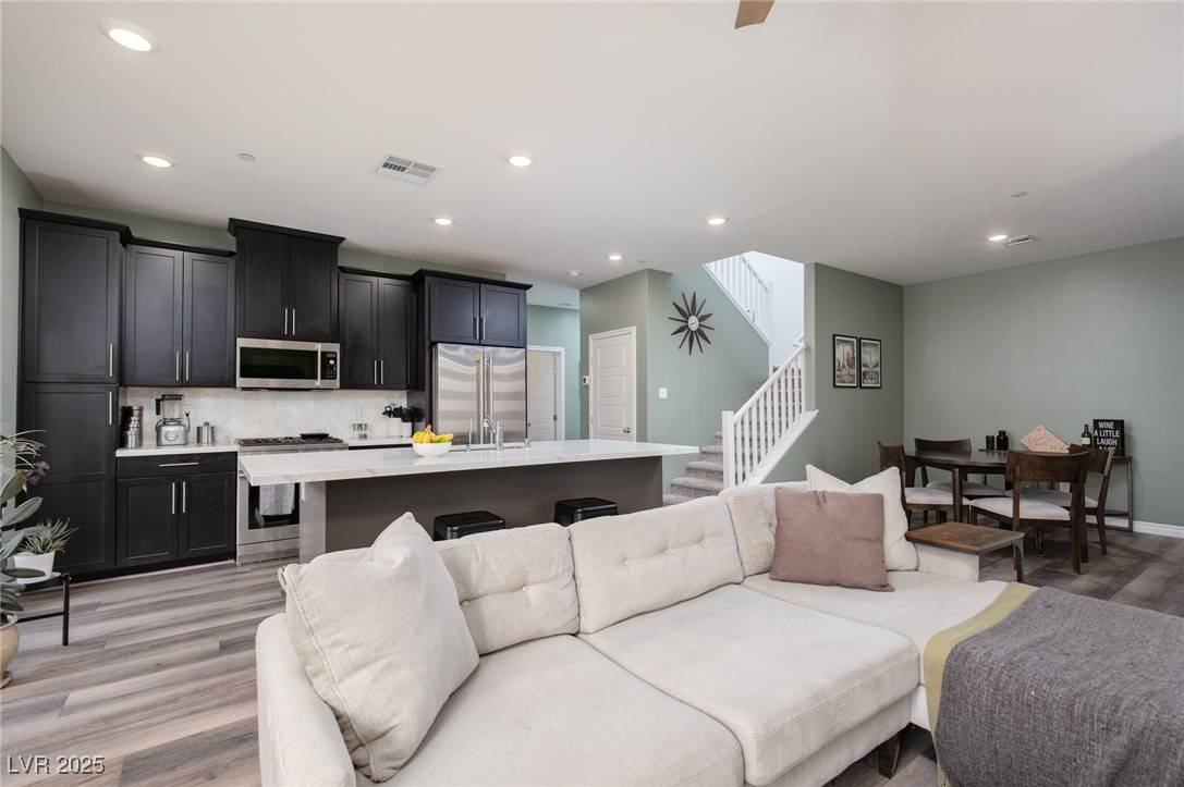 Las Vegas, NV 89138,600 N Carriage Hill DR #1081