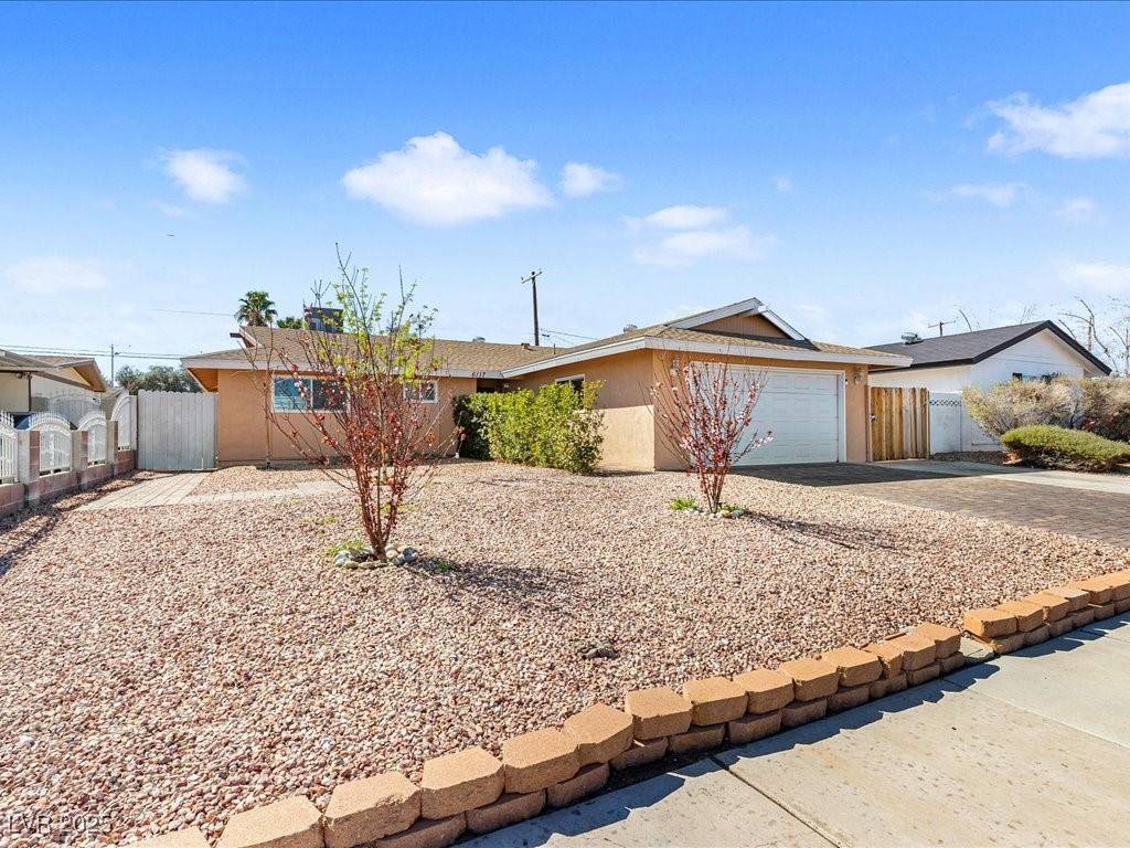 Las Vegas, NV 89107,6117 Borden CIR