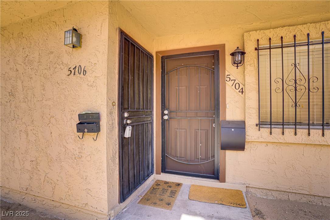 Las Vegas, NV 89108,5706 W Lake Mead BLVD