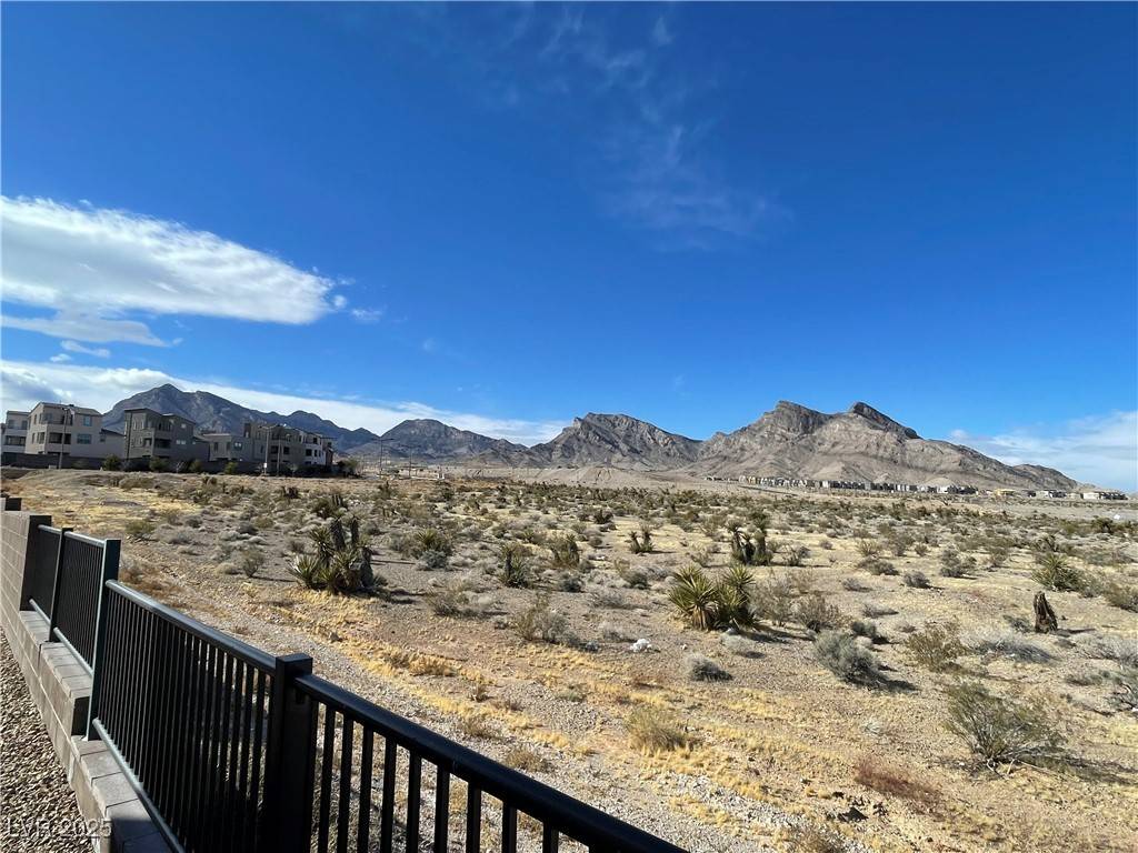 Las Vegas, NV 89138,600 N Carriage Hill DR #1188