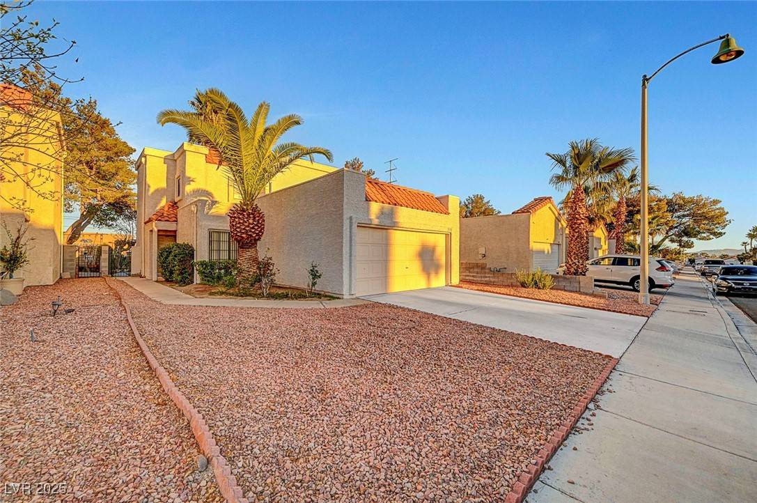 Las Vegas, NV 89117,3152 Centavo DR
