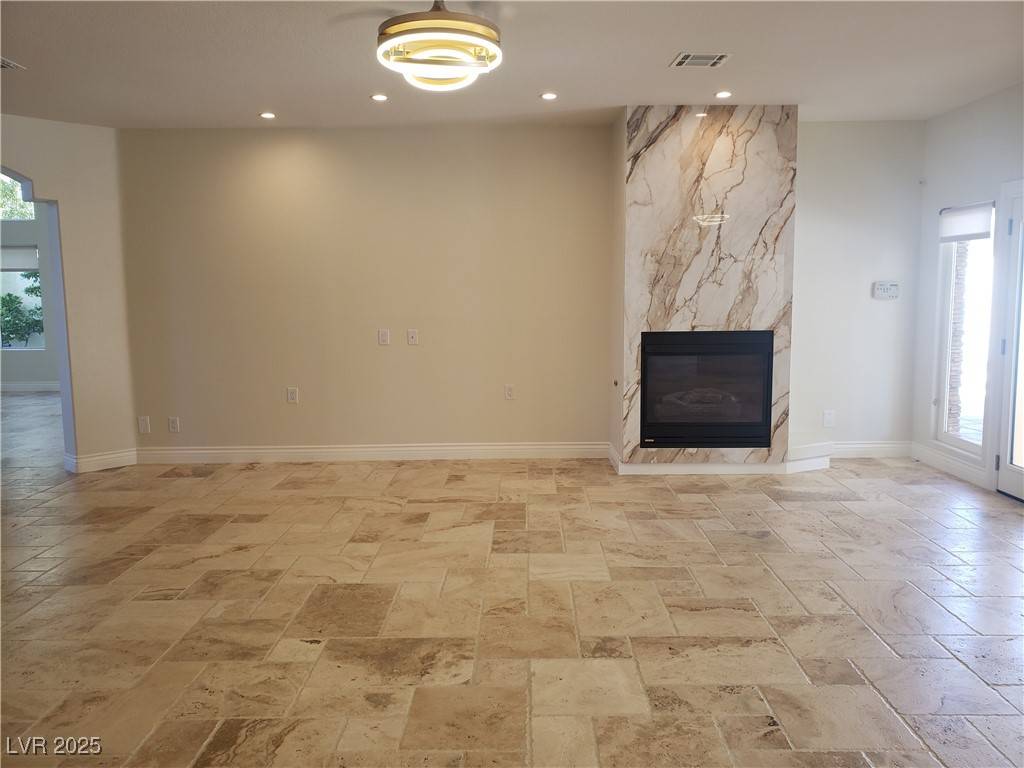 Las Vegas, NV 89117,7261 Obannon DR