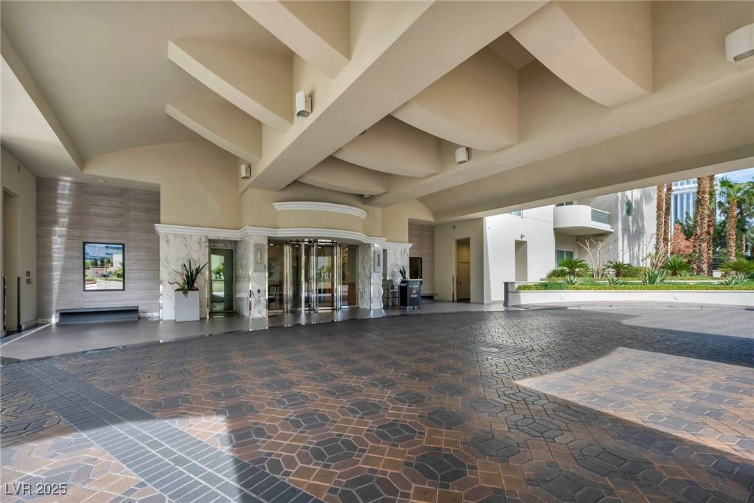 Las Vegas, NV 89109,2777 Paradise RD #301