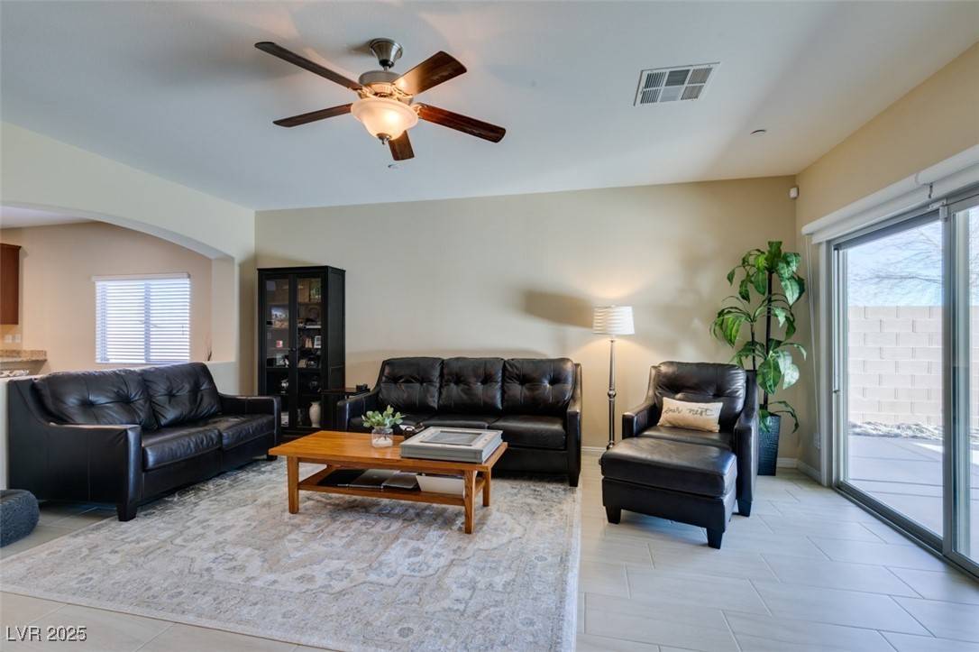 Henderson, NV 89012,124 Strone ST