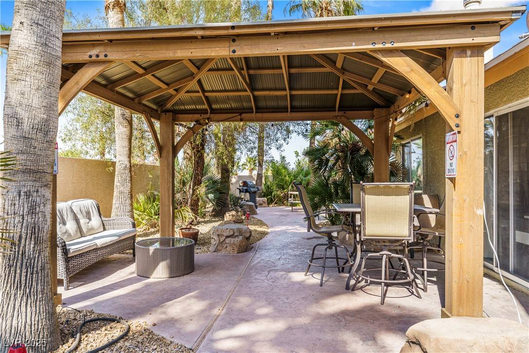Henderson, NV 89002,124 Beach Oak AVE