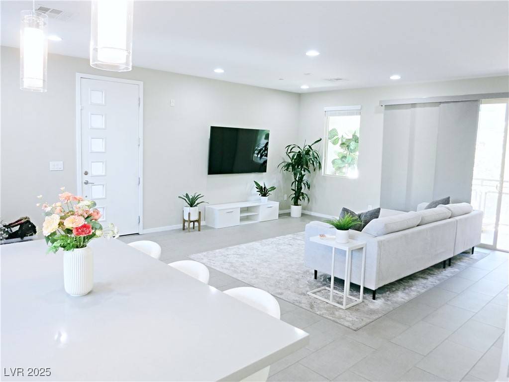 Las Vegas, NV 89135,11237 Rainbow Peak AVE #207