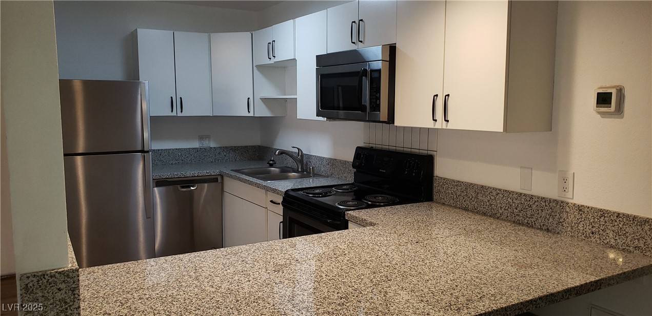 Las Vegas, NV 89119,5136 Golden LN #B