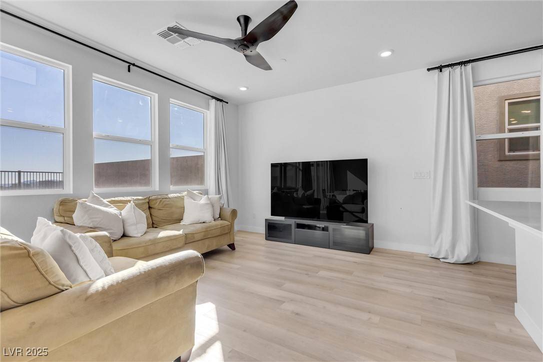 Las Vegas, NV 89166,5398 Pico Viejo ST