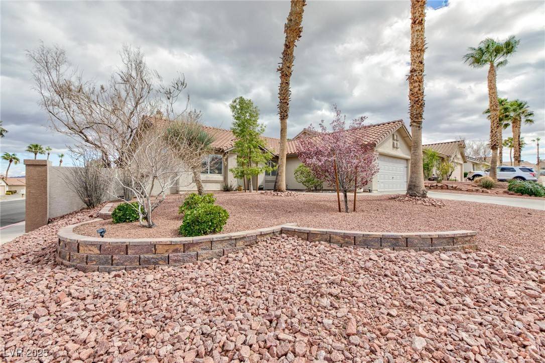 Henderson, NV 89002,802 Blue Springs DR