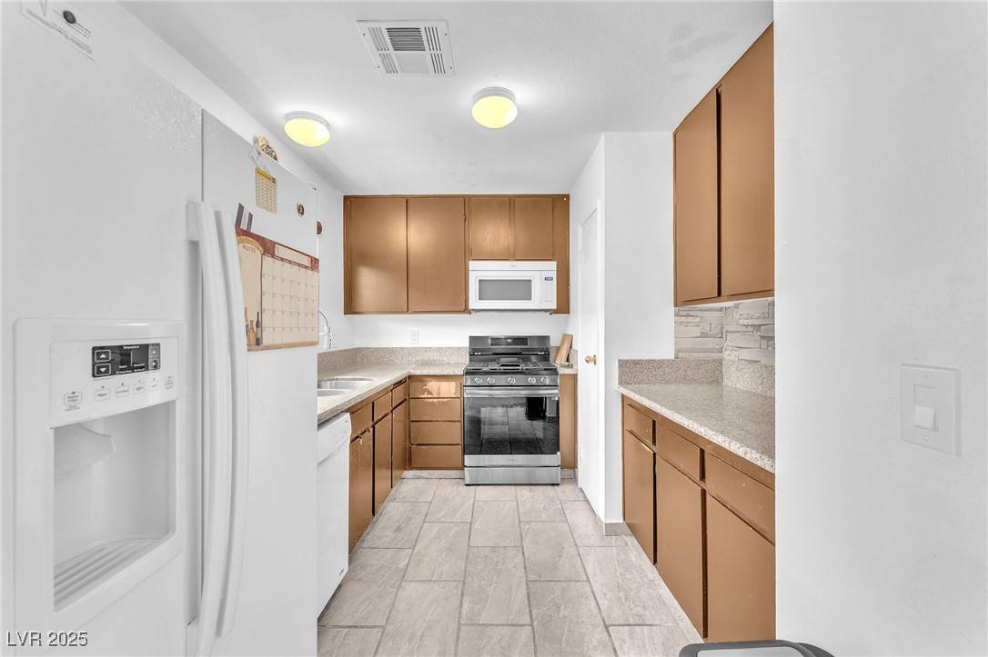 Las Vegas, NV 89108,4153 Broadriver DR