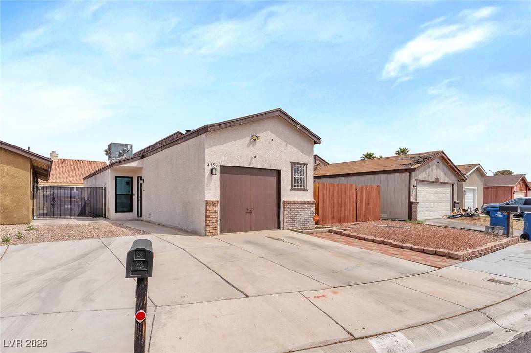 Las Vegas, NV 89108,4153 Broadriver DR