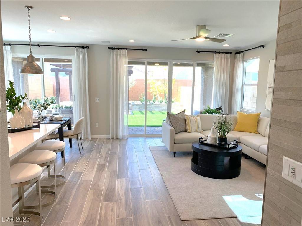 Las Vegas, NV 89130,6507 Dove Point PL