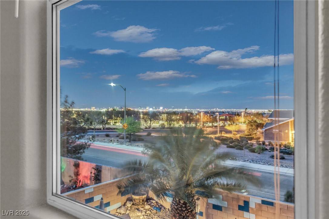 Henderson, NV 89012,1486 Neyland DR