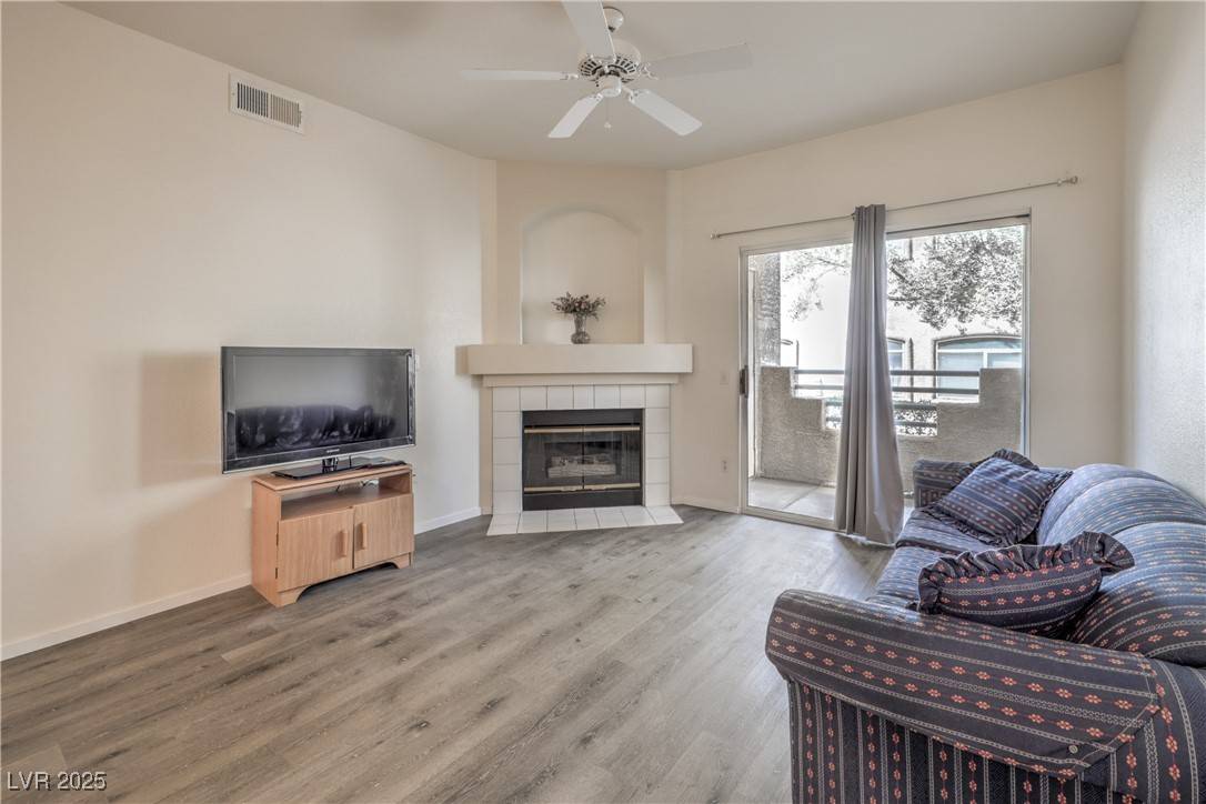 Las Vegas, NV 89103,5415 W Harmon AVE #1038
