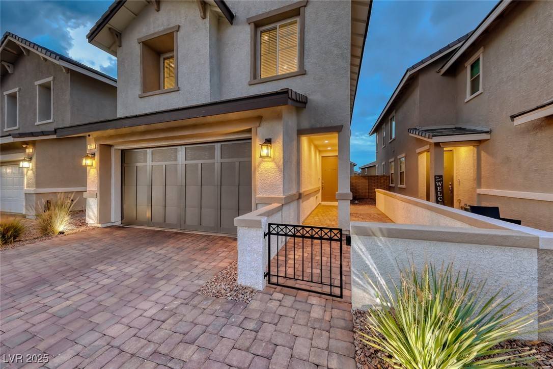 Henderson, NV 89015,122 Cabaletta LN