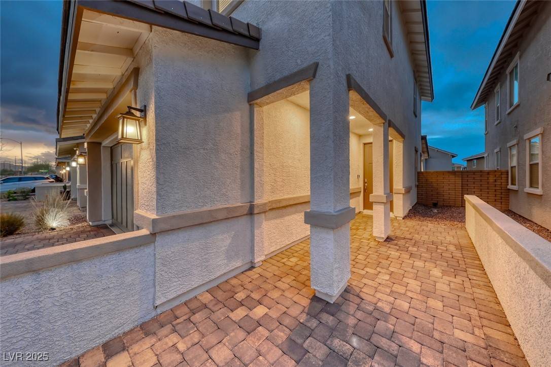 Henderson, NV 89015,122 Cabaletta LN