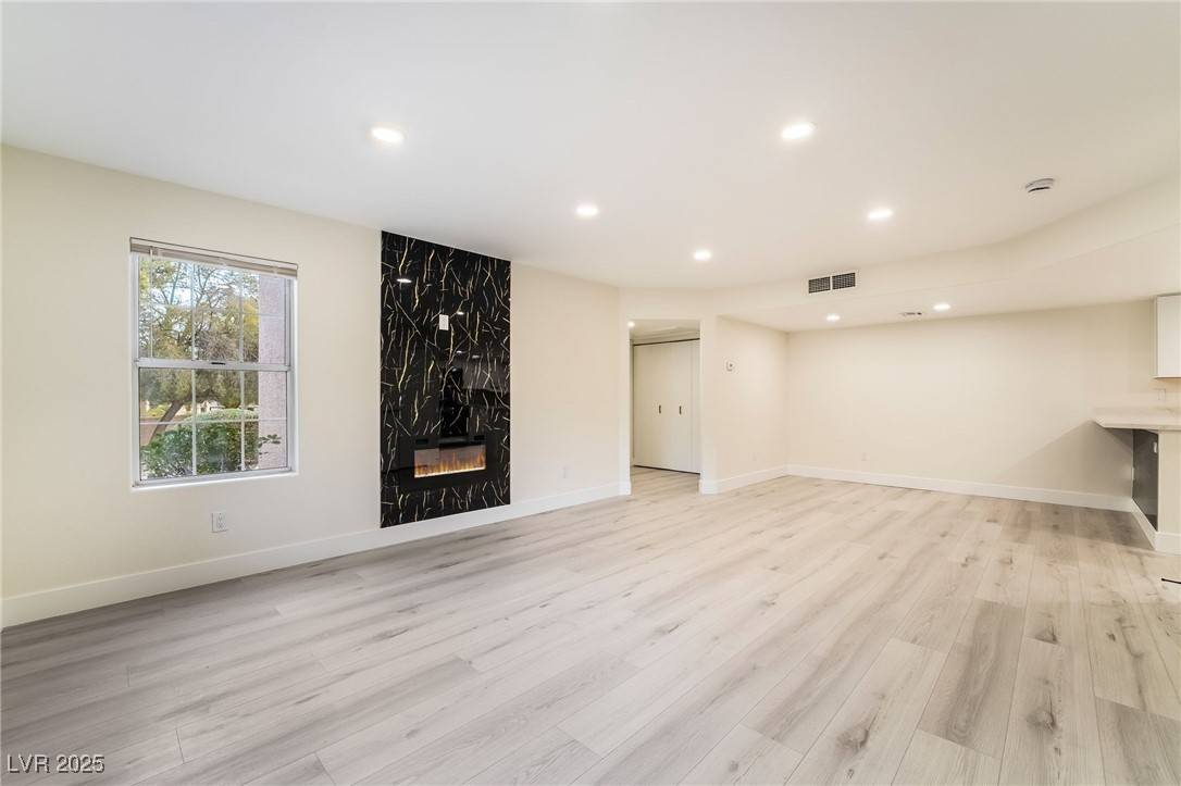 Las Vegas, NV 89117,9070 Spring Mountain RD #119