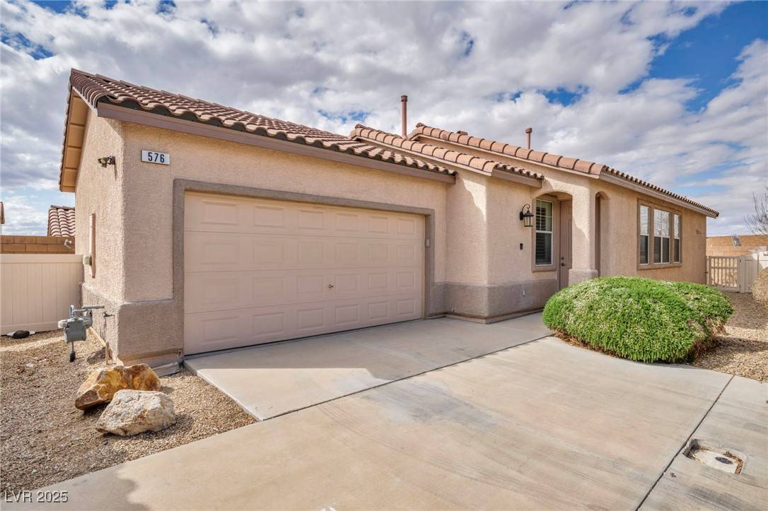 Henderson, NV 89015,576 Bayo Canyon CT