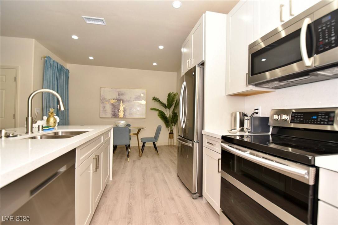 Las Vegas, NV 89113,8000 W Badura AVE #1008