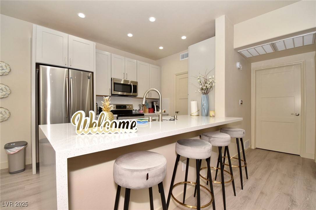 Las Vegas, NV 89113,8000 W Badura AVE #1008