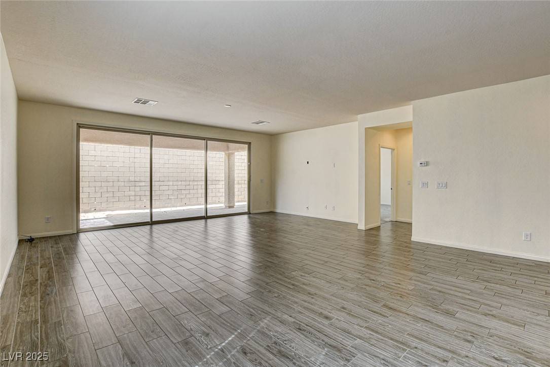 Las Vegas, NV 89148,907 Gallery Course DR