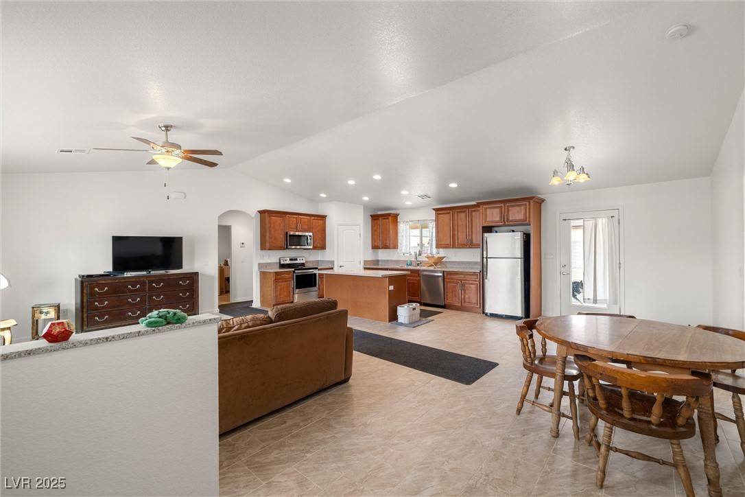 Pahrump, NV 89060,672 Lampshire LN