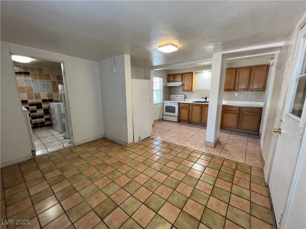 Las Vegas, NV 89104,1132 S 10th ST