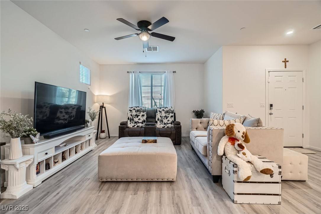 Henderson, NV 89002,1328 Graphite AVE