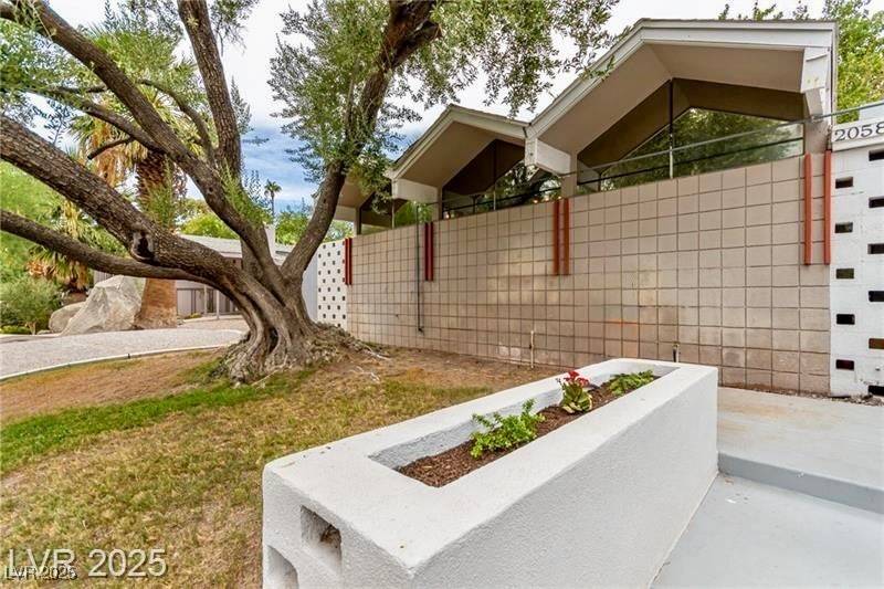Las Vegas, NV 89169,2058 Ottawa DR