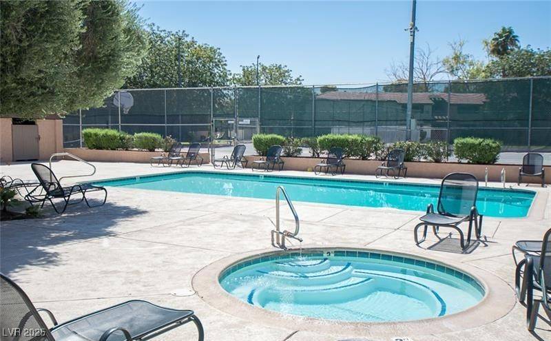 Las Vegas, NV 89119,1455 E Katie AVE #16