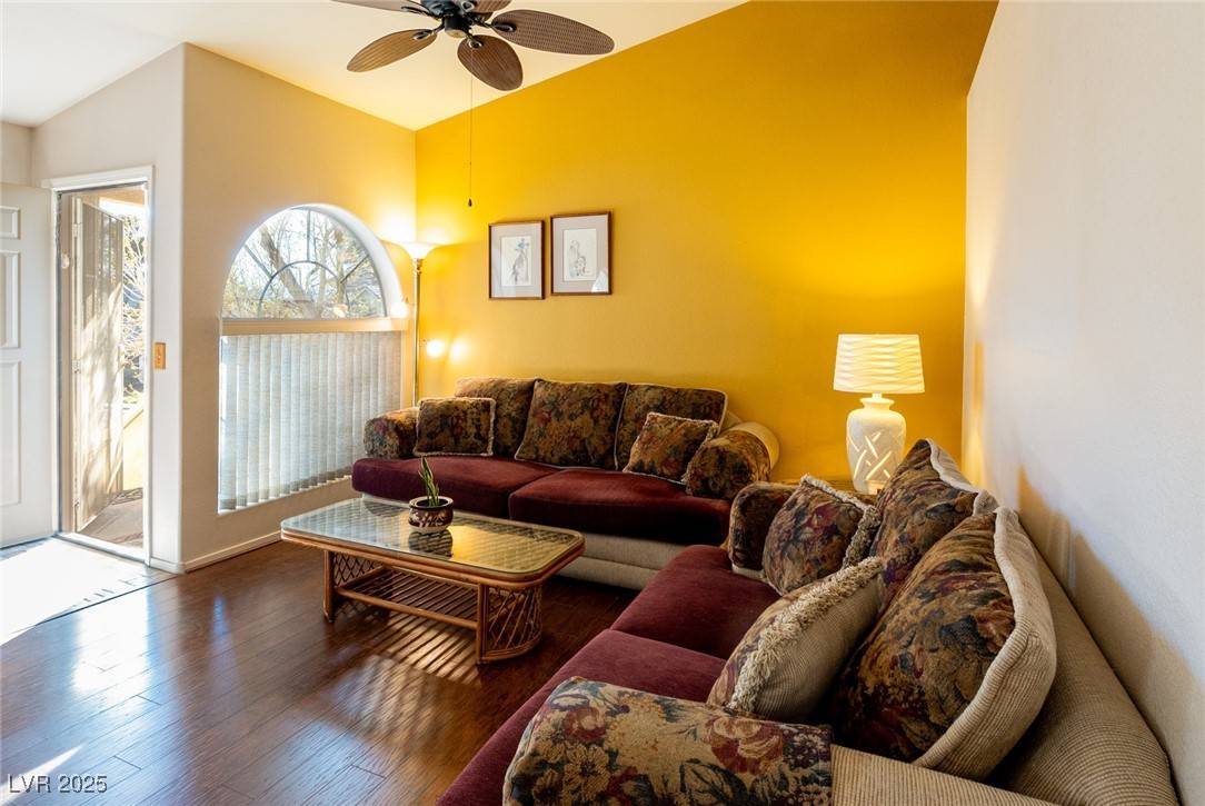 Las Vegas, NV 89129,7061 Roscoe AVE #201