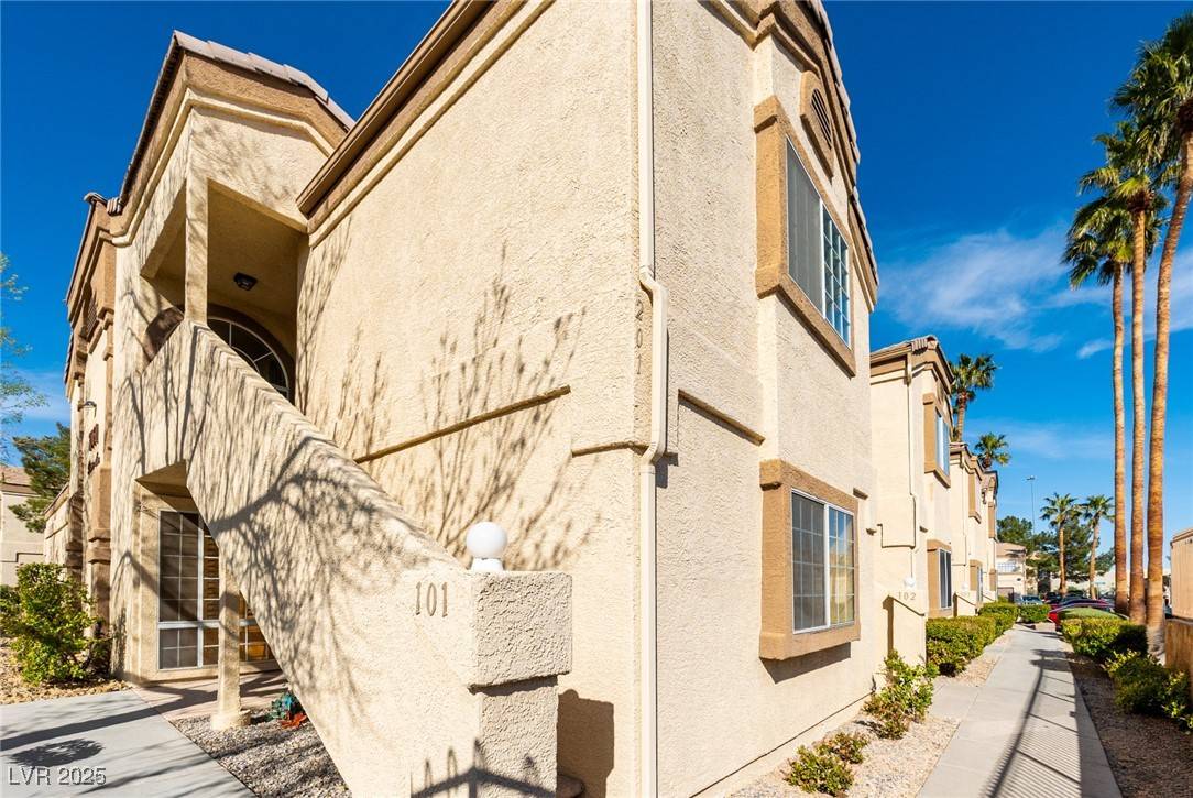 Las Vegas, NV 89129,7061 Roscoe AVE #201