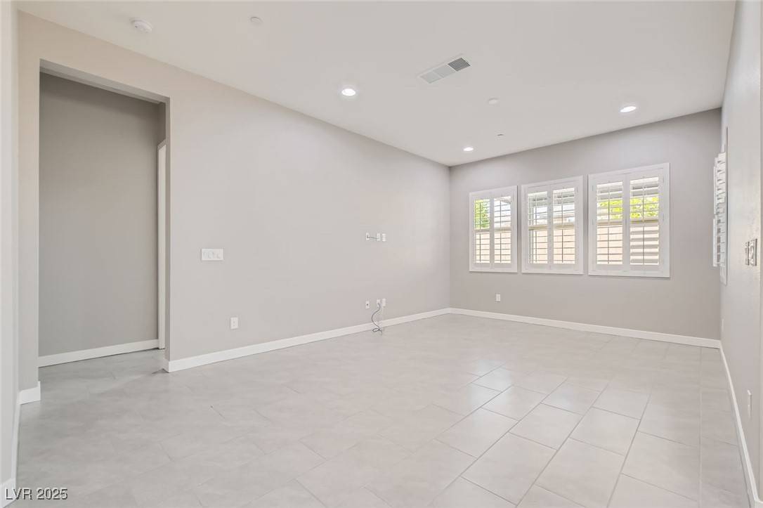 Las Vegas, NV 89166,8833 Highland Skye DR