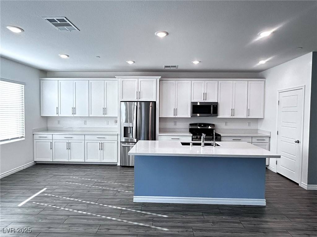 Henderson, NV 89015,290 Mount Williamson ST