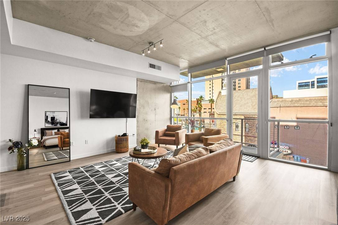 Las Vegas, NV 89101,353 E Bonneville AVE #311