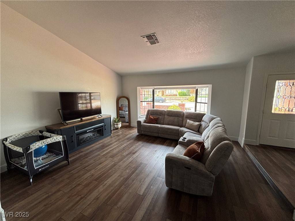 Las Vegas, NV 89108,1104 Oak Tree LN