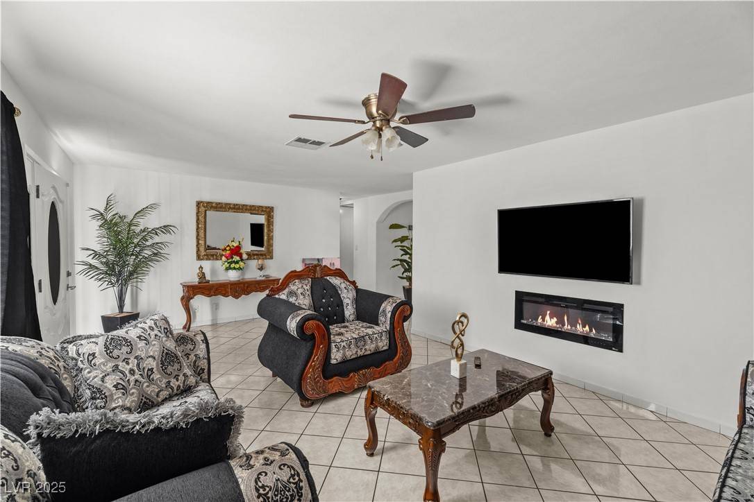 Las Vegas, NV 89121,2963 Greendale ST