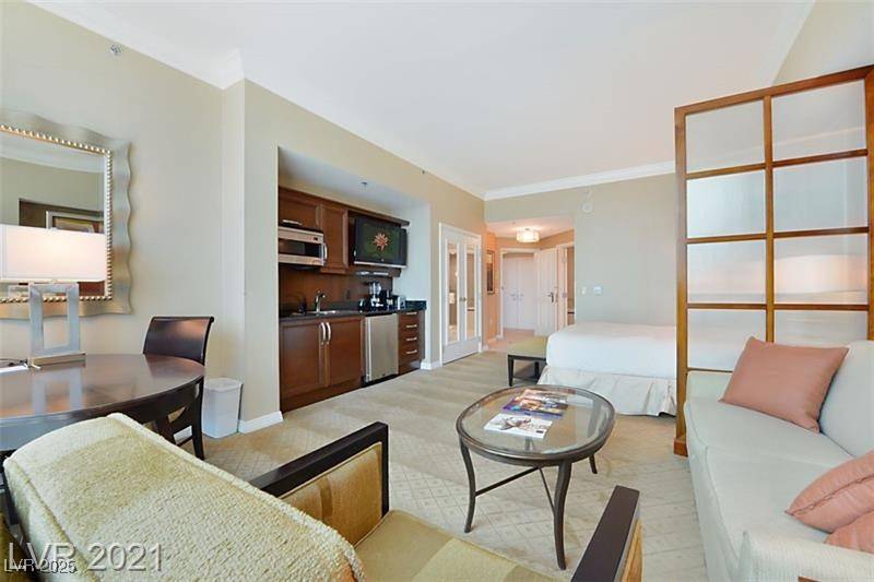 Las Vegas, NV 89109,135 E Harmon AVE #204
