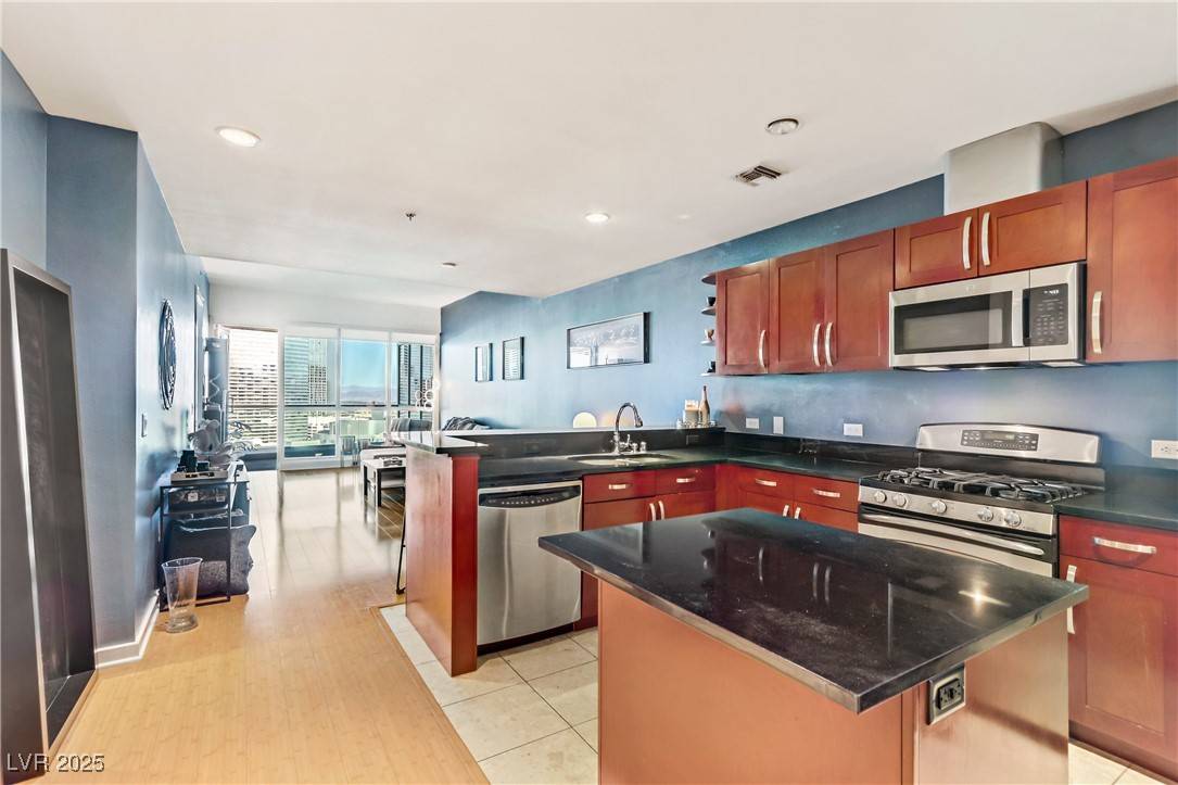 Las Vegas, NV 89103,4575 Dean Martin DR #1811