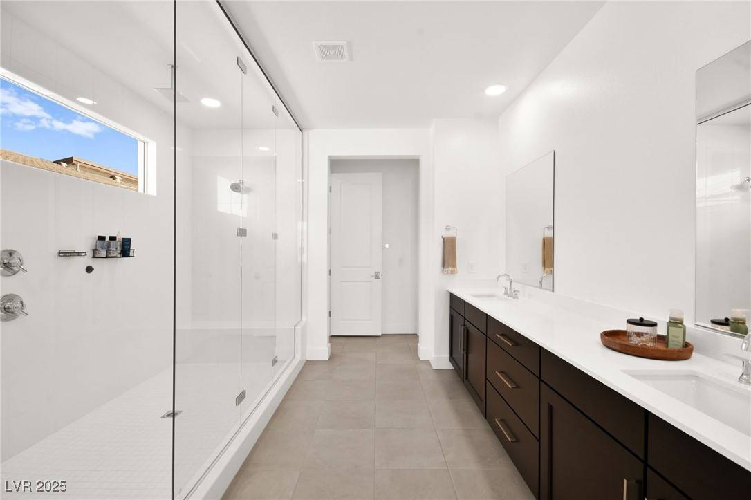 Las Vegas, NV 89166,9815 Evergreen Pine ST