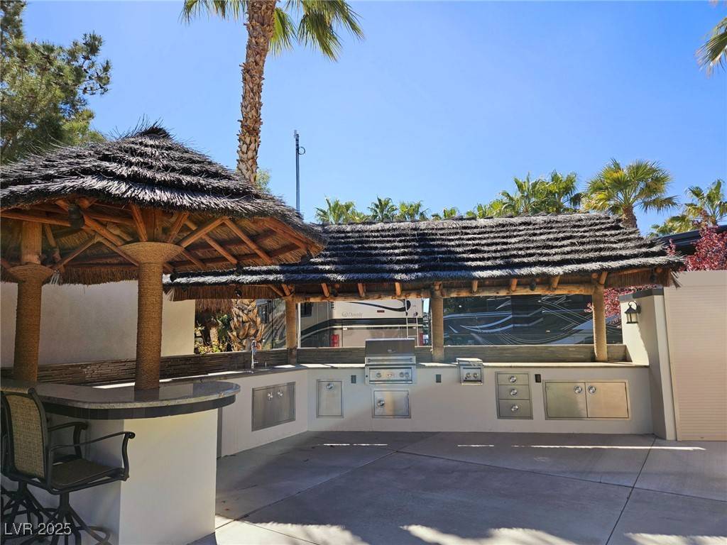 Las Vegas, NV 89139,8175 Arville ST #338