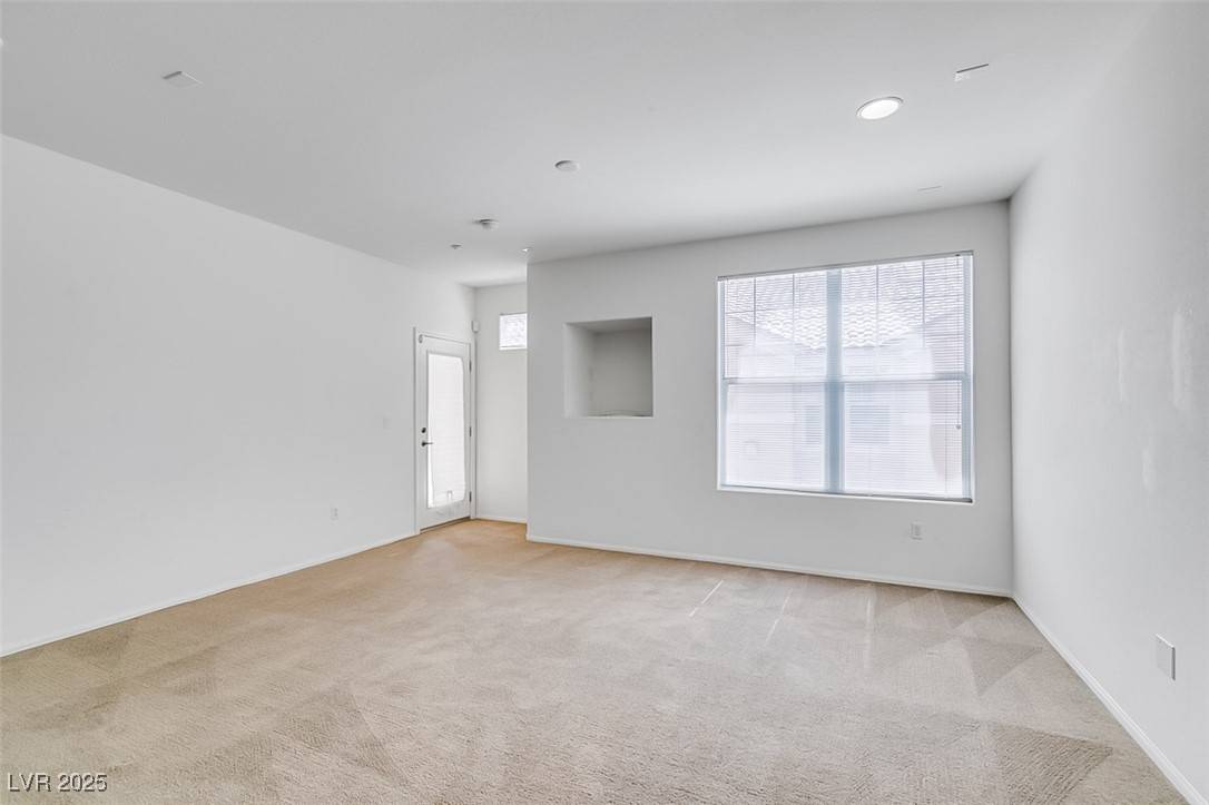 North Las Vegas, NV 89031,5855 Valley DR #2020