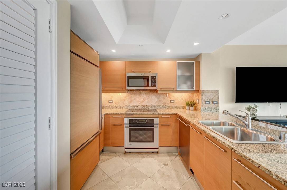 Las Vegas, NV 89109,322 Karen AVE #703