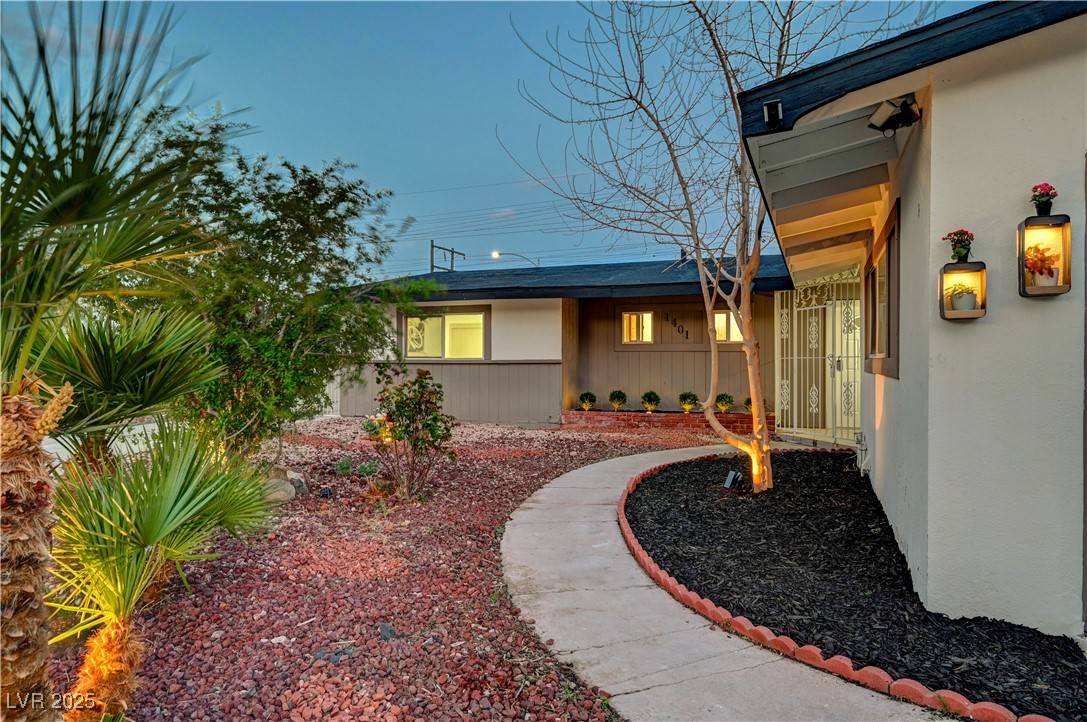 Las Vegas, NV 89104,1401 S 17th ST