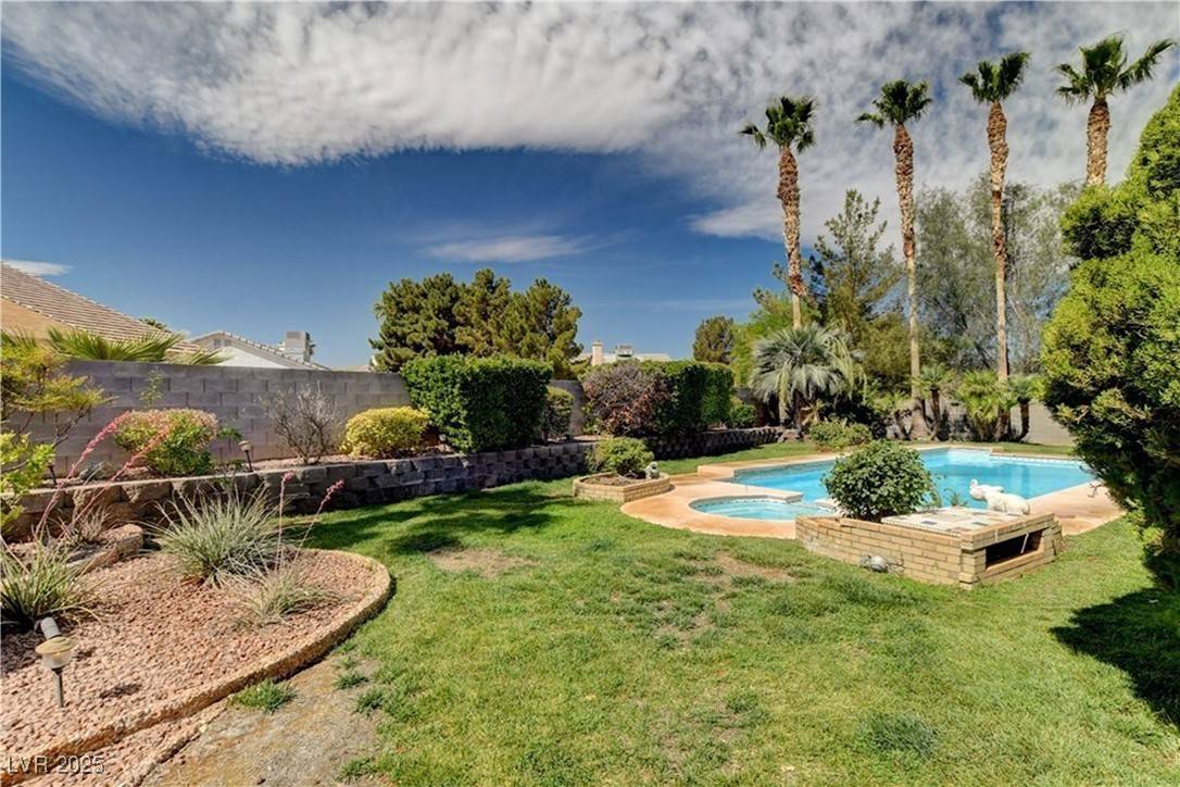 Las Vegas, NV 89130,6513 Echo Crest AVE