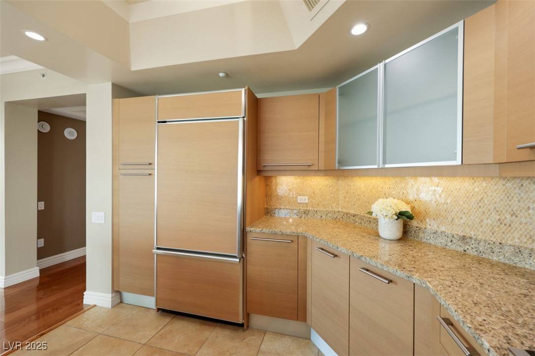 Las Vegas, NV 89109,322 Karen AVE #708