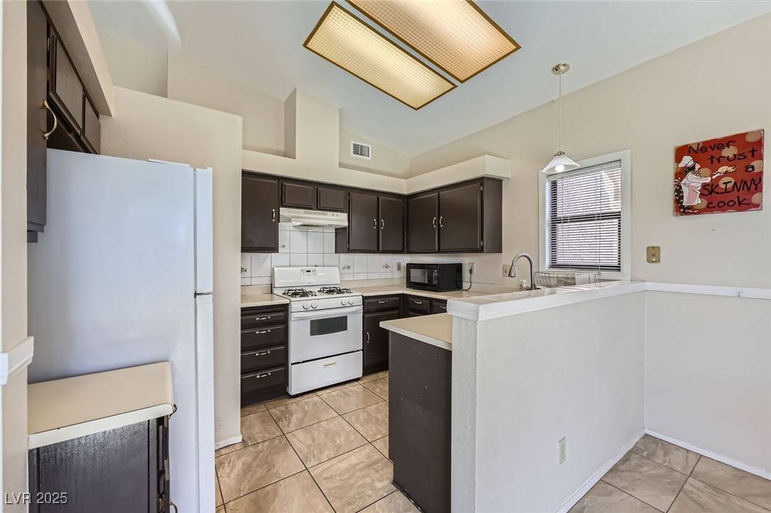 Las Vegas, NV 89119,6982 Rusty Nail WAY