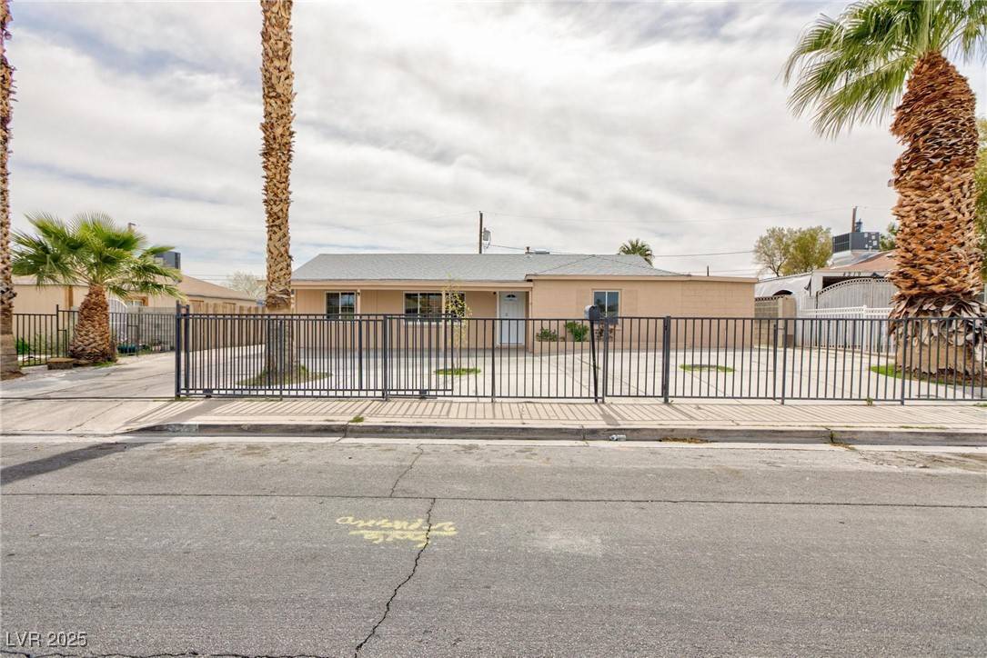 Las Vegas, NV 89107,4213 Hayes PL