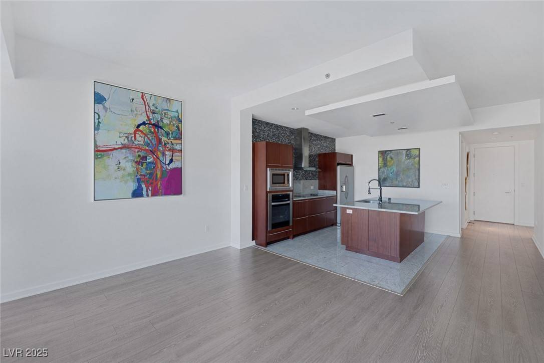 Las Vegas, NV 89103,4471 Dean Martin DR #1202